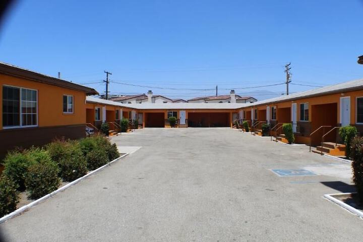 Aristocrat Motel - thumb 2