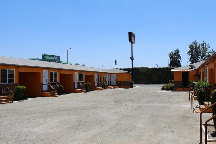 Aristocrat Motel - thumb 1