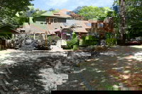 Villa Baloch- w/ Sparkling Heated Pool