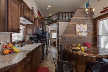 Heigh-ho Hollow - thumb 0