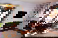 John Henry Bed  Breakfast