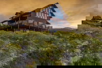 Luxury Cabin - Expansive Deck Views - Newly Remodeled - Directly Across From the Marina - Sleeps 28