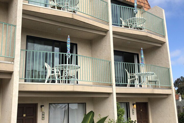 Moonlight Beach Motel - thumb 1