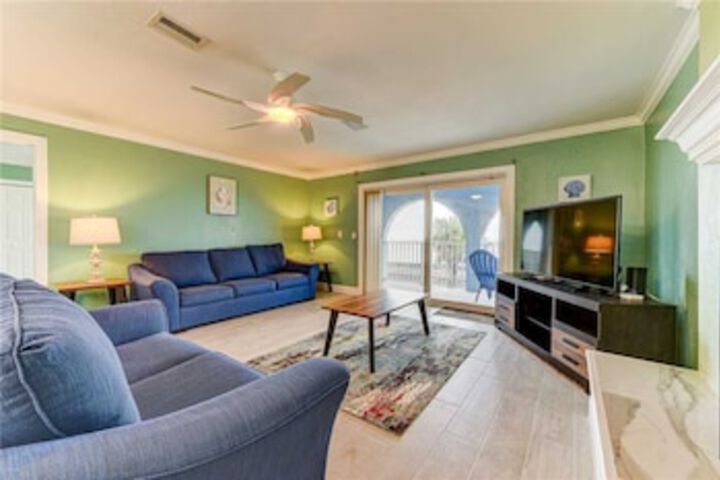 Island Retreat Upper B Ocean Front 2 Bedrooms Sleeps 6 - thumb 0