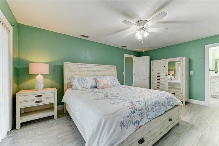 Island Retreat Upper B Ocean Front 2 Bedrooms Sleeps 6 - thumb 7