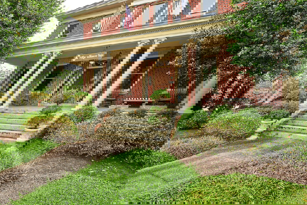 Page House Inn - thumb 0