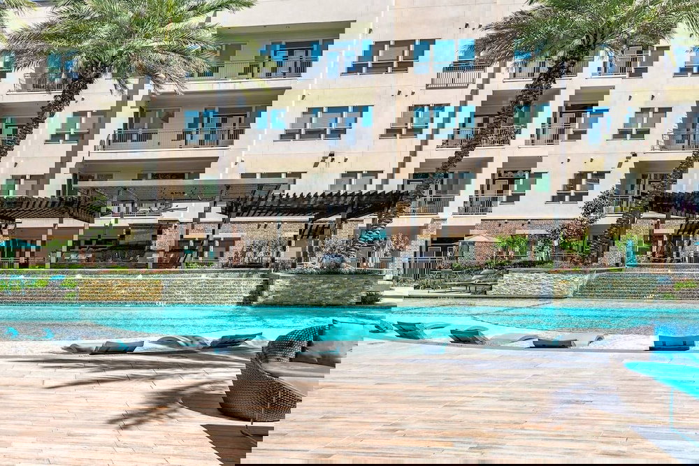 Beautiful & Modern Memorial Home - Near Everything - thumb 1