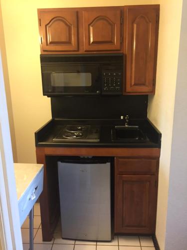 Exclusive Quarters - thumb 1