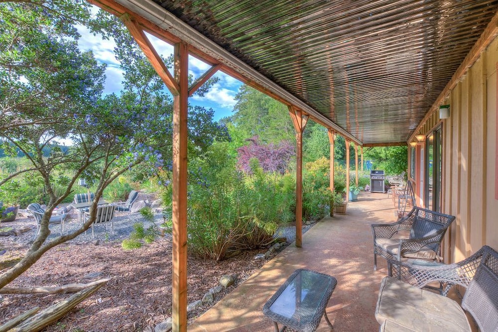 The Cedar Field Vacation House - thumb 2