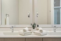 Thanksgiving Savings Modern Condo at Lakeside OAK18