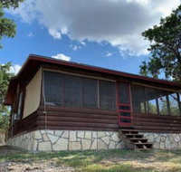 Bandera Vintage River Cabin - Tourism Bookings