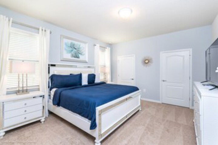 1852nc 8 Bedroom 6 Bathroom Windsor - thumb 0