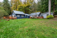 Riverbend Cabins 2  3 w / private hot tubs