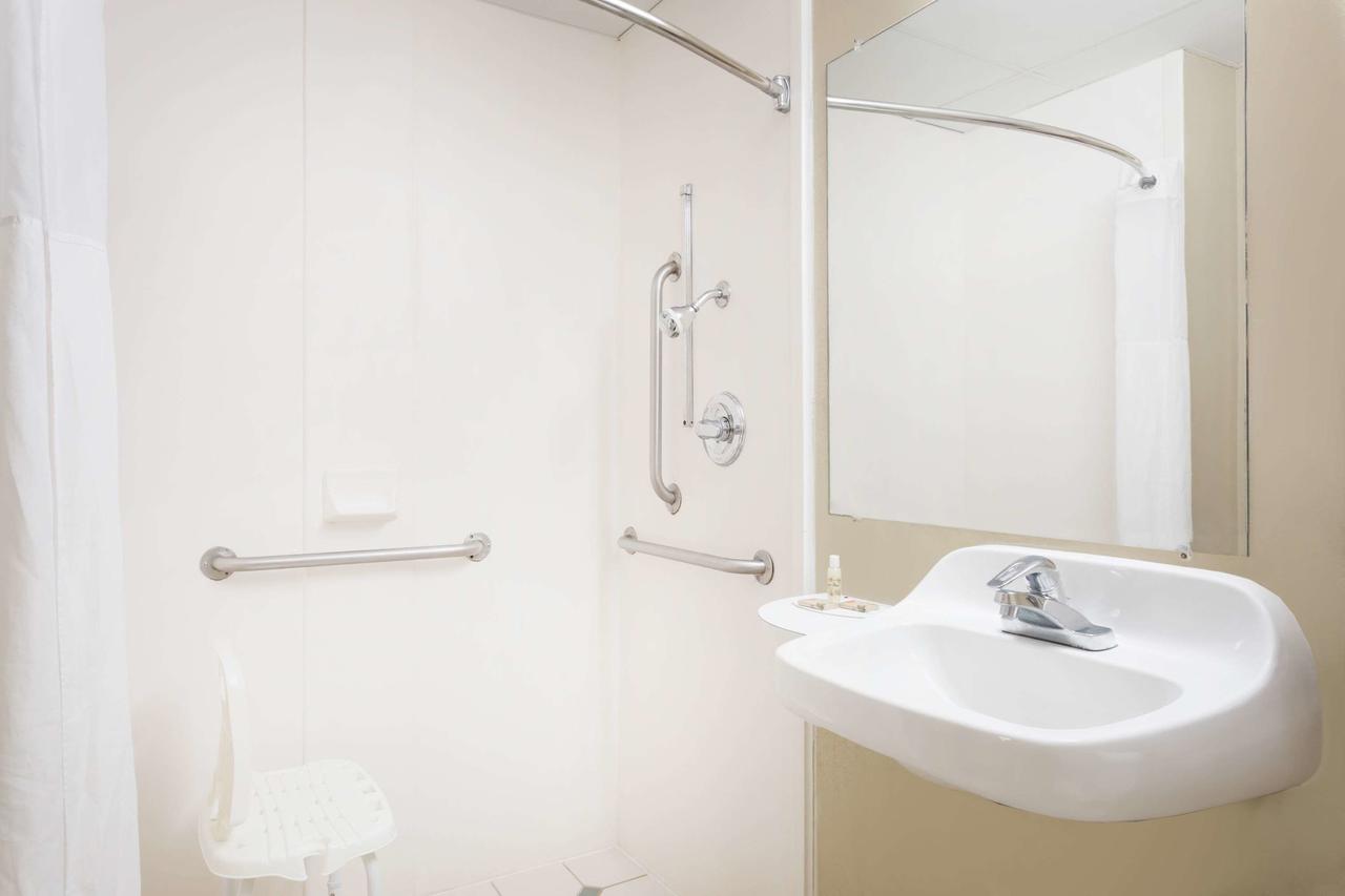 Travelodge By Wyndham Savannah Gateway - thumb 44