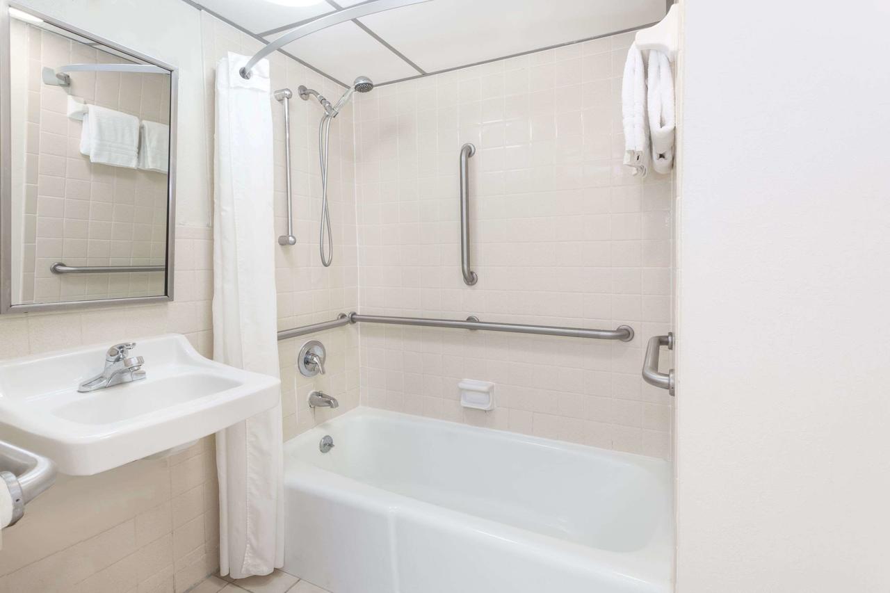 Super 8 By Wyndham Valdosta Mall - thumb 20