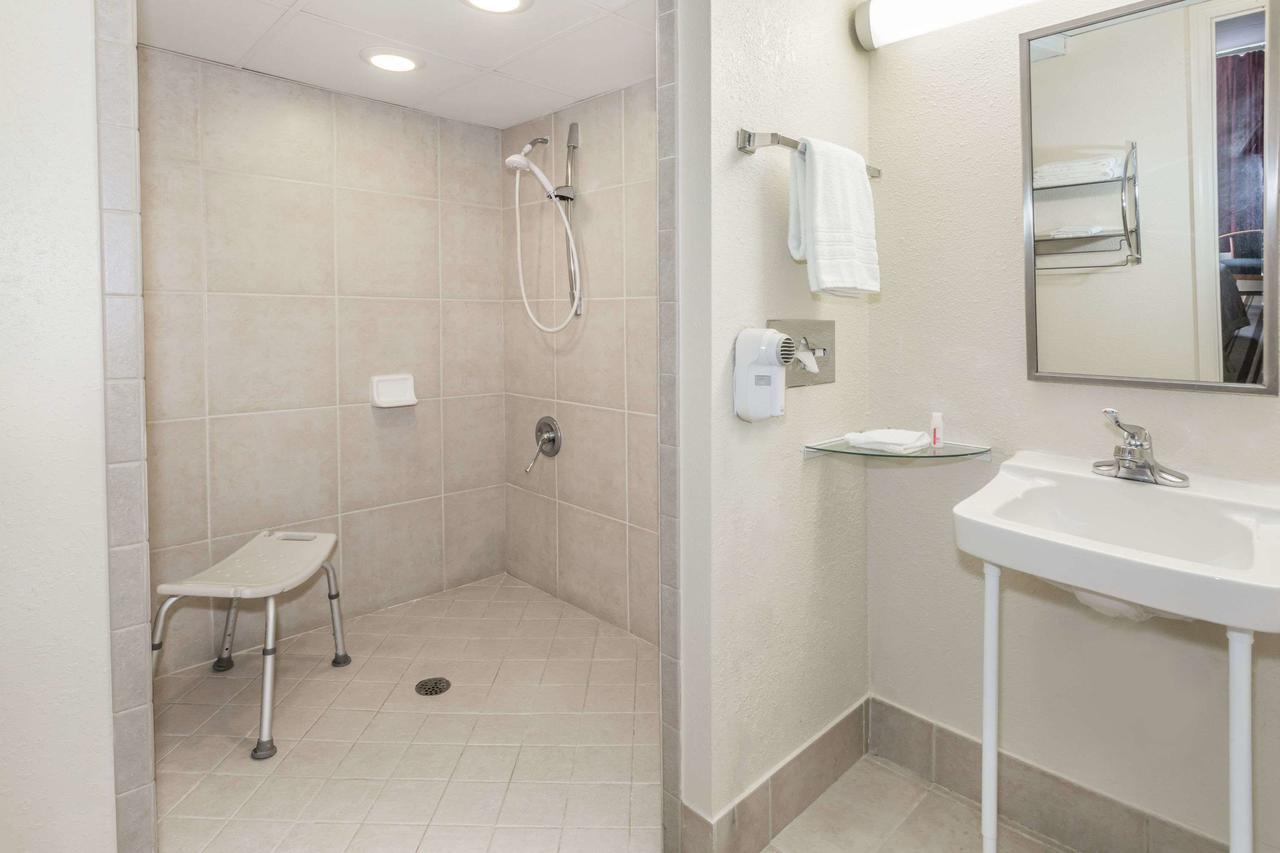 Super 8 By Wyndham Valdosta Mall - thumb 23