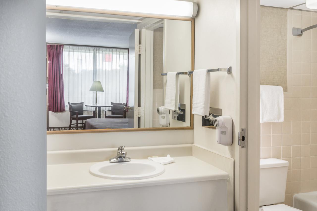 Super 8 By Wyndham Valdosta Mall - thumb 17