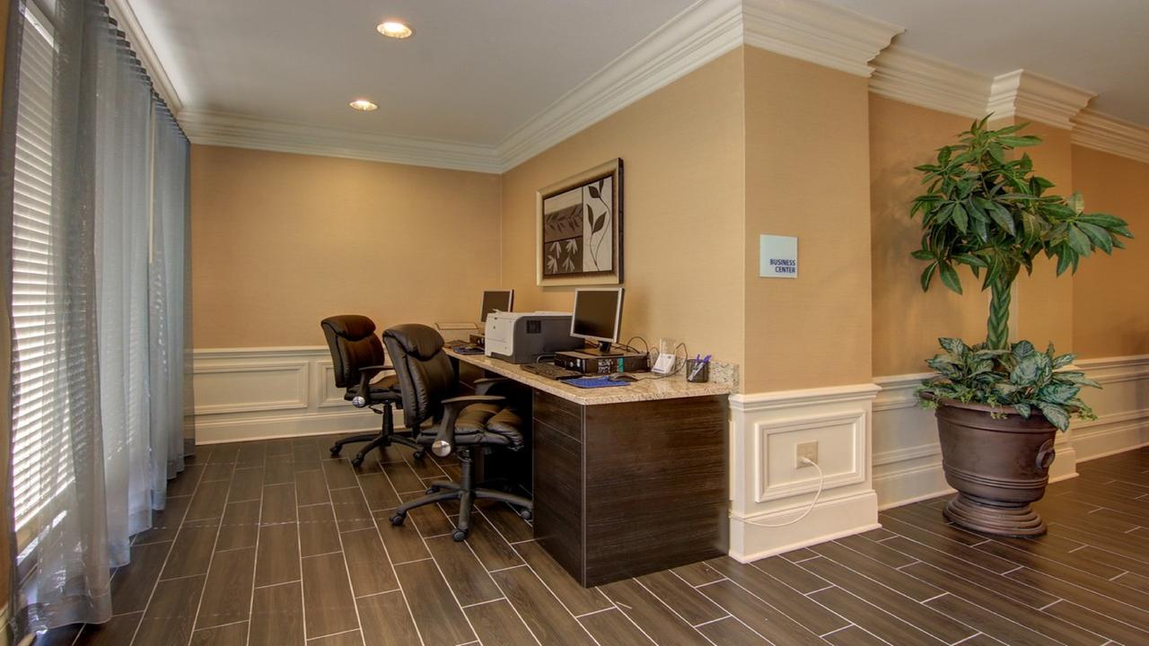 Holiday Inn Express & Suites Alpharetta - thumb 10