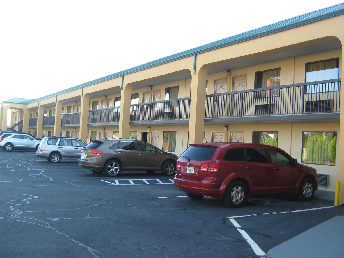 Days Inn By Wyndham Byron - thumb 16