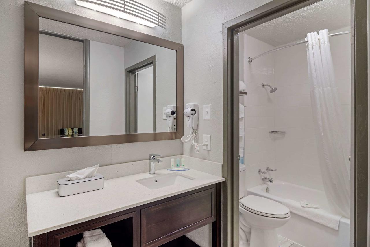 Quality Inn & Suites - thumb 20