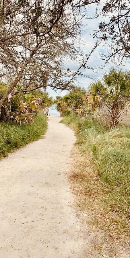 ISLAND RETREAT Gated Condo! Beach Getaway! - thumb 19