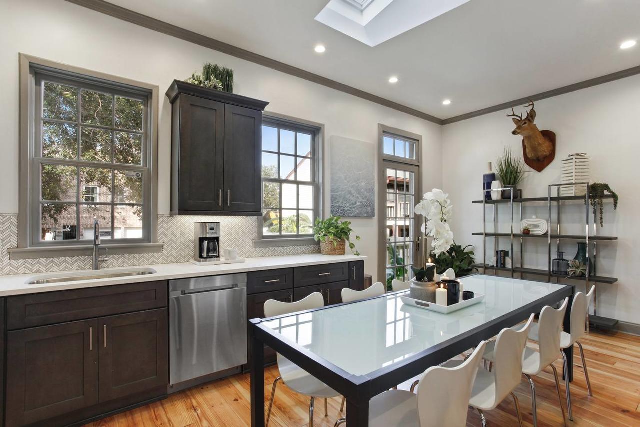 Stayloom's Stunning Designer Home | Near River St - thumb 20