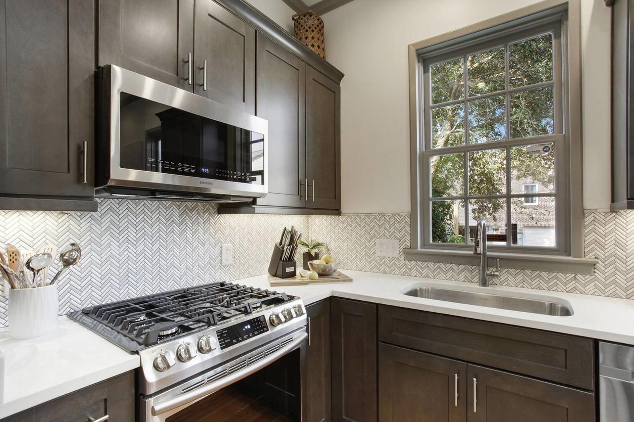 Stayloom's Stunning Designer Home | Near River St - thumb 12