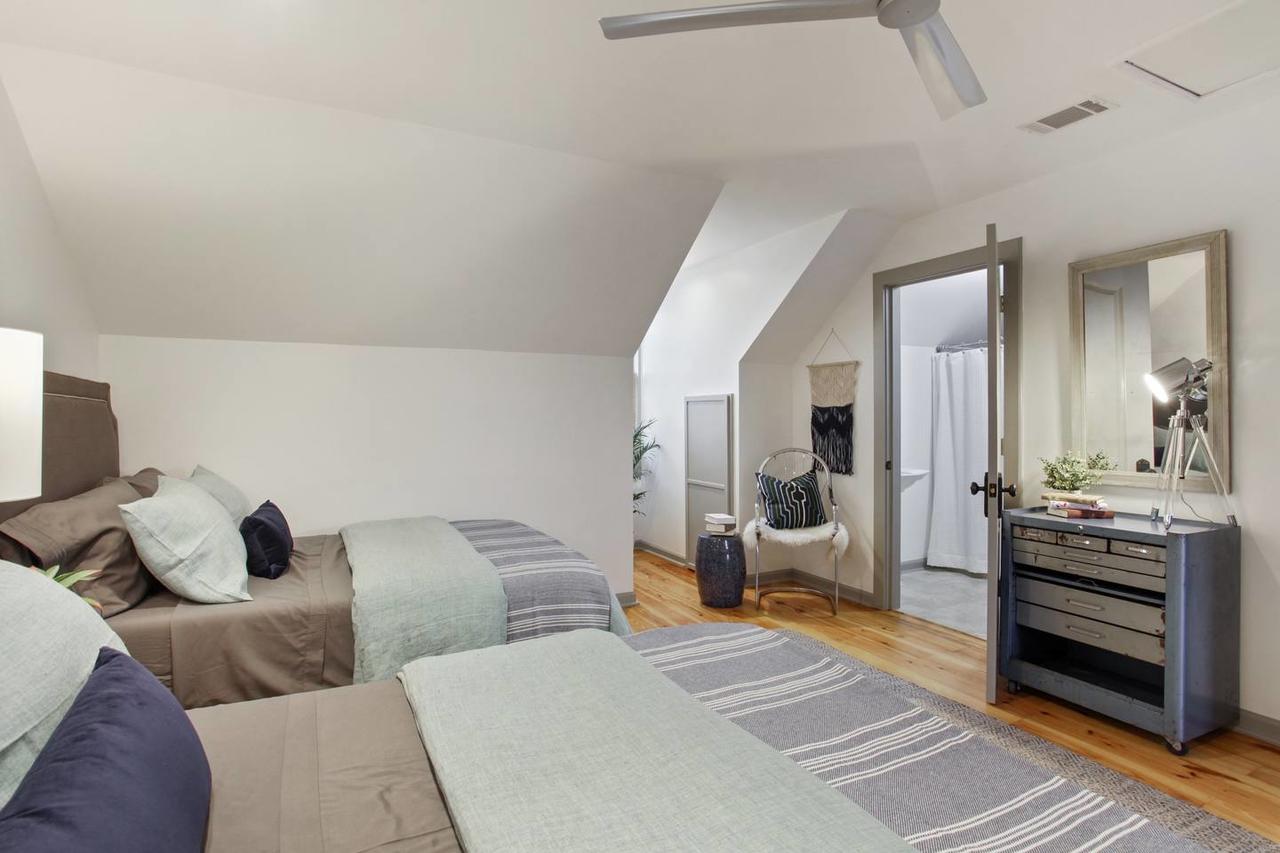 Stayloom's Stunning Designer Home | Near River St - thumb 1