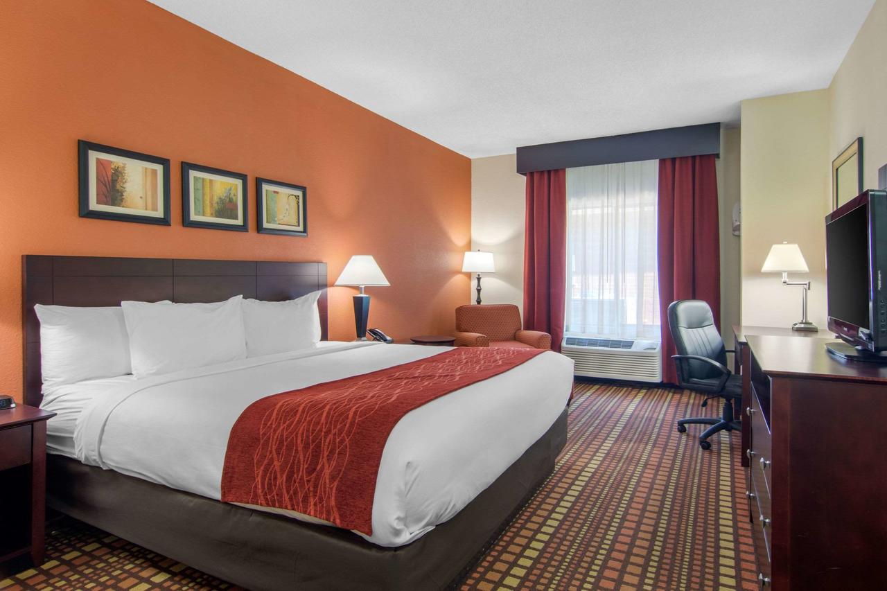 Comfort Inn & Suites - thumb 3