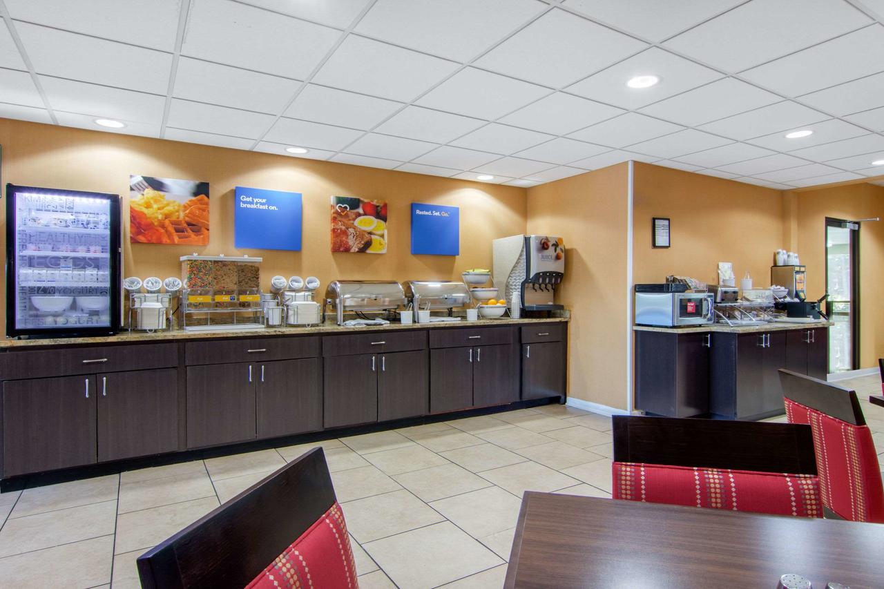 Comfort Inn & Suites - thumb 5
