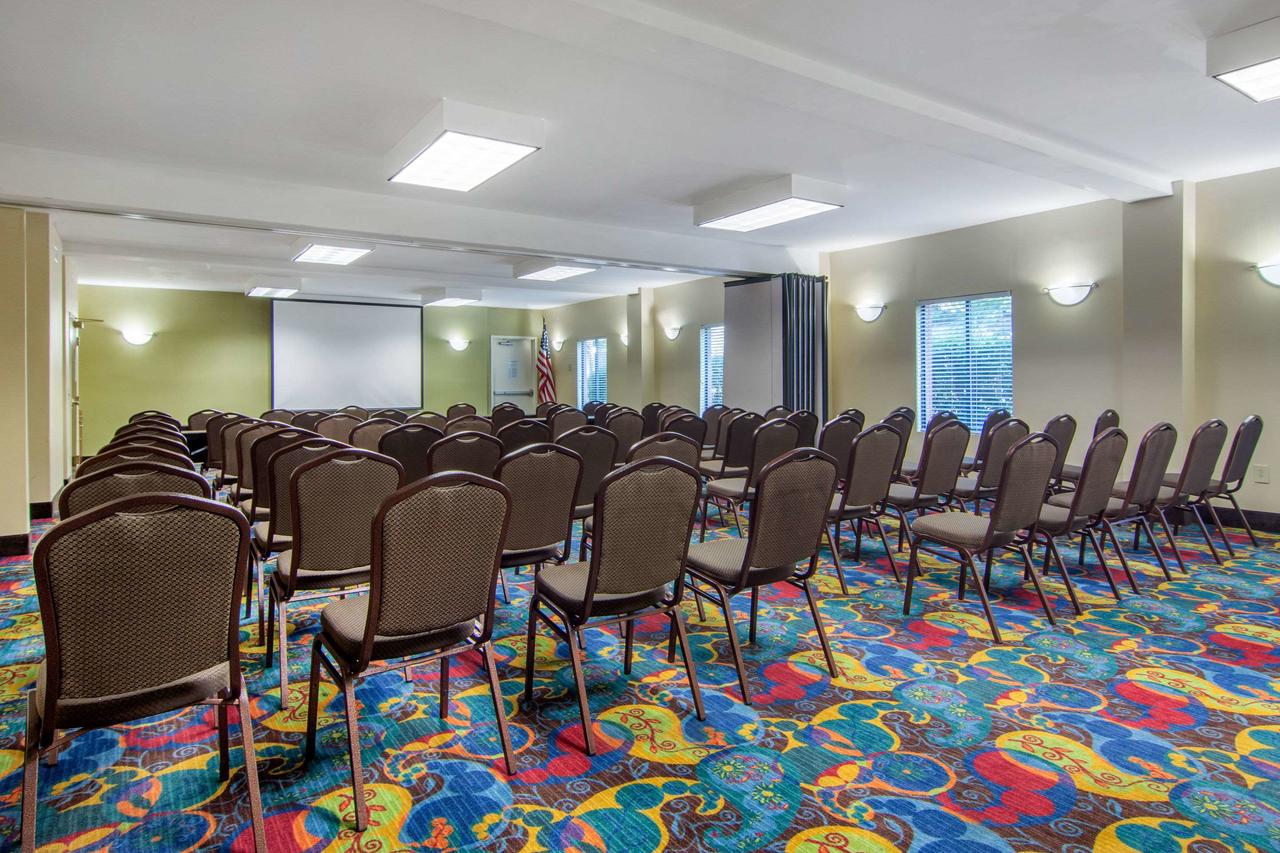 Comfort Inn & Suites - thumb 25