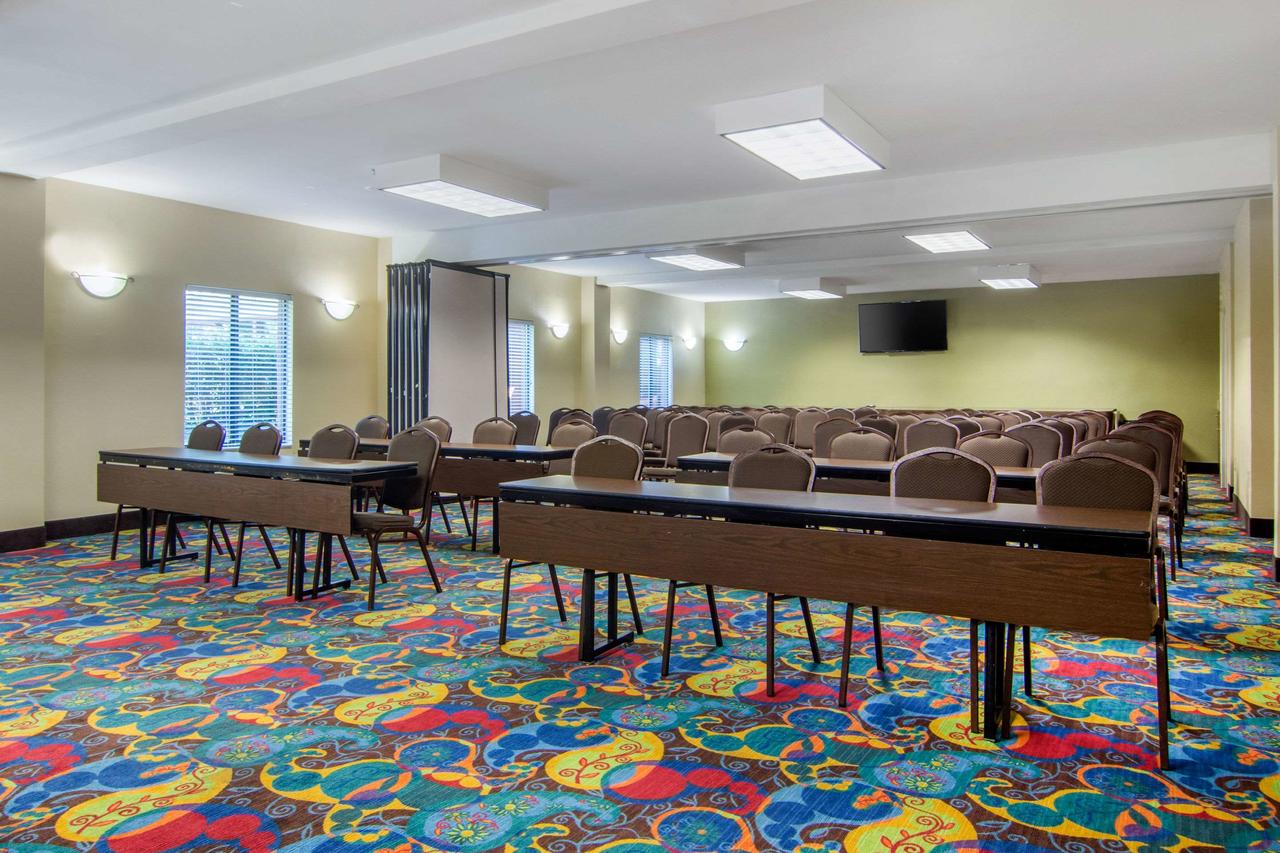 Comfort Inn & Suites - thumb 13