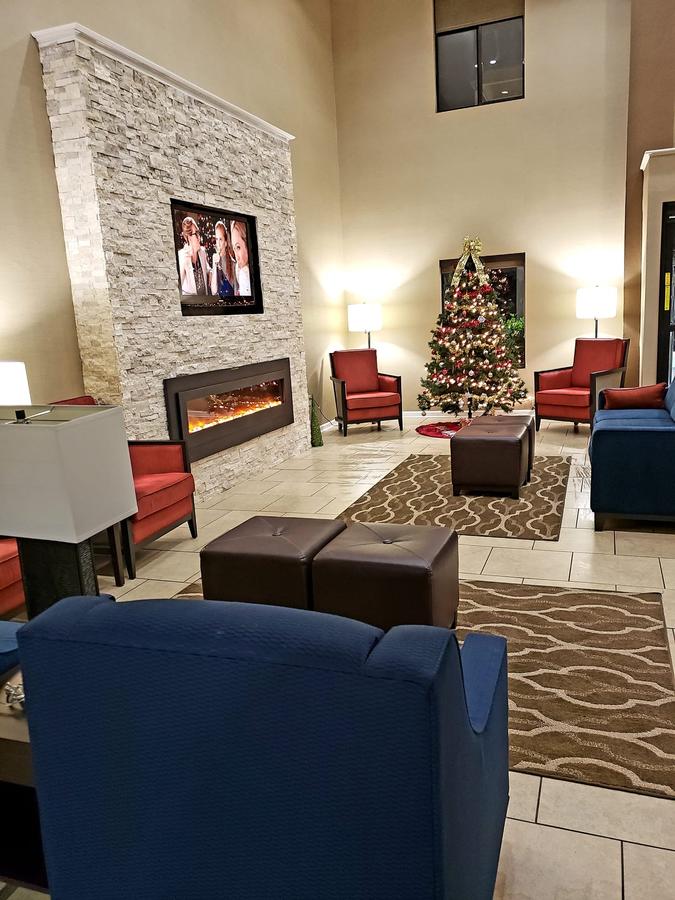 Comfort Inn & Suites - thumb 2