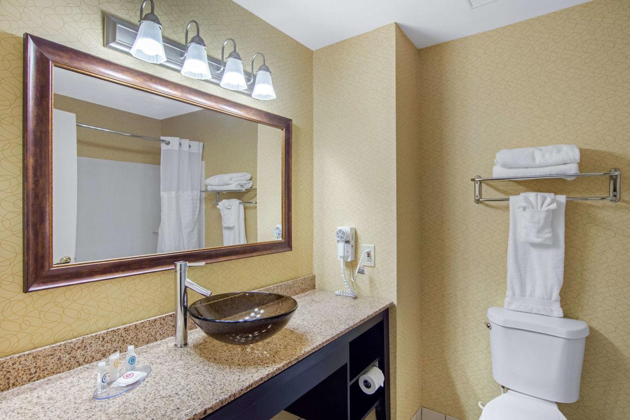 Comfort Inn & Suites - thumb 14