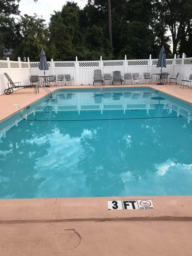 Budgetel Inn & Suites - thumb 1