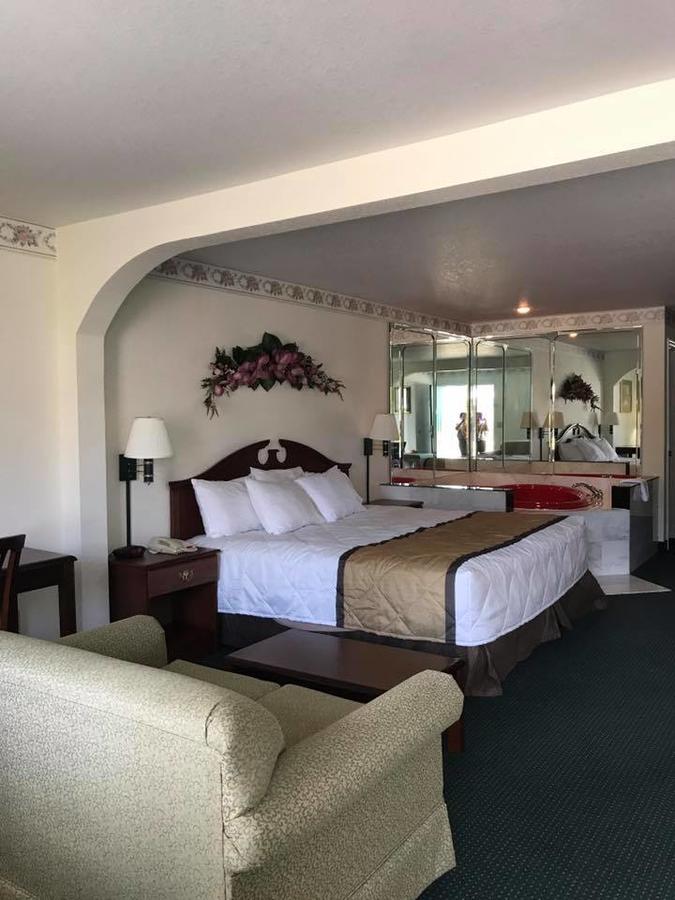 Budgetel Inn & Suites - thumb 0