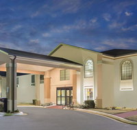 Super 8 by Wyndham Dawsonville - USA Accommodation