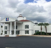 Motel 6 Brunswick - Tourism Bookings