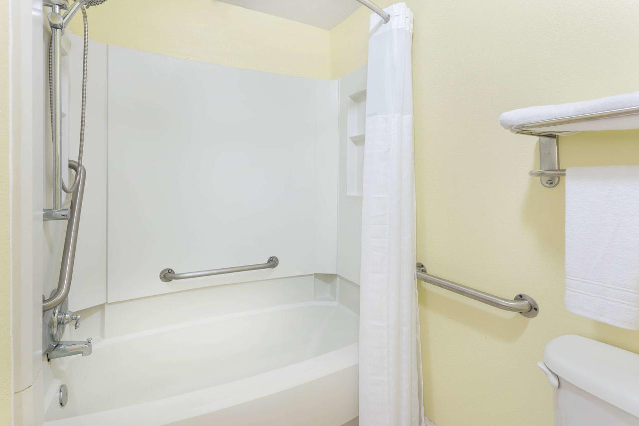 Super 8 By Wyndham Kingsland - thumb 28