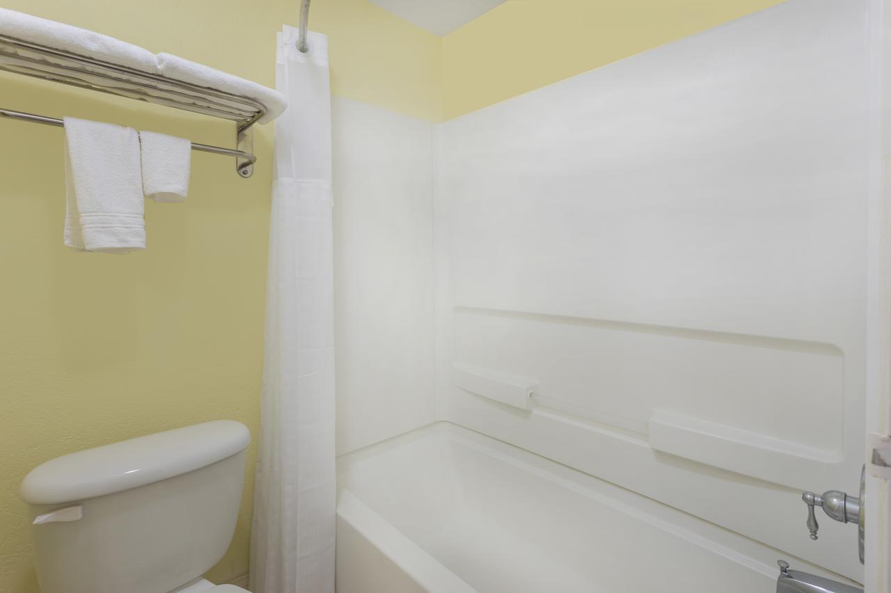 Super 8 By Wyndham Kingsland - thumb 15