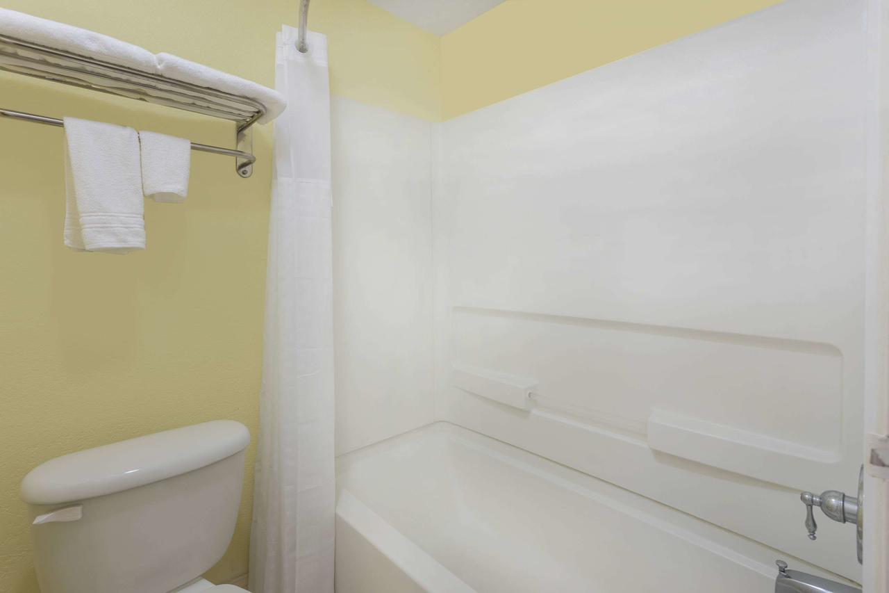 Super 8 By Wyndham Kingsland - thumb 21