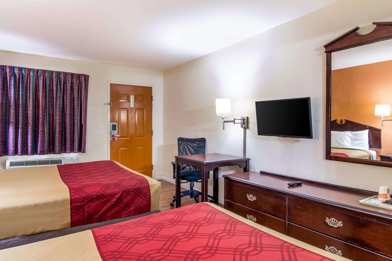 Econo Lodge Inn & Suites - thumb 8
