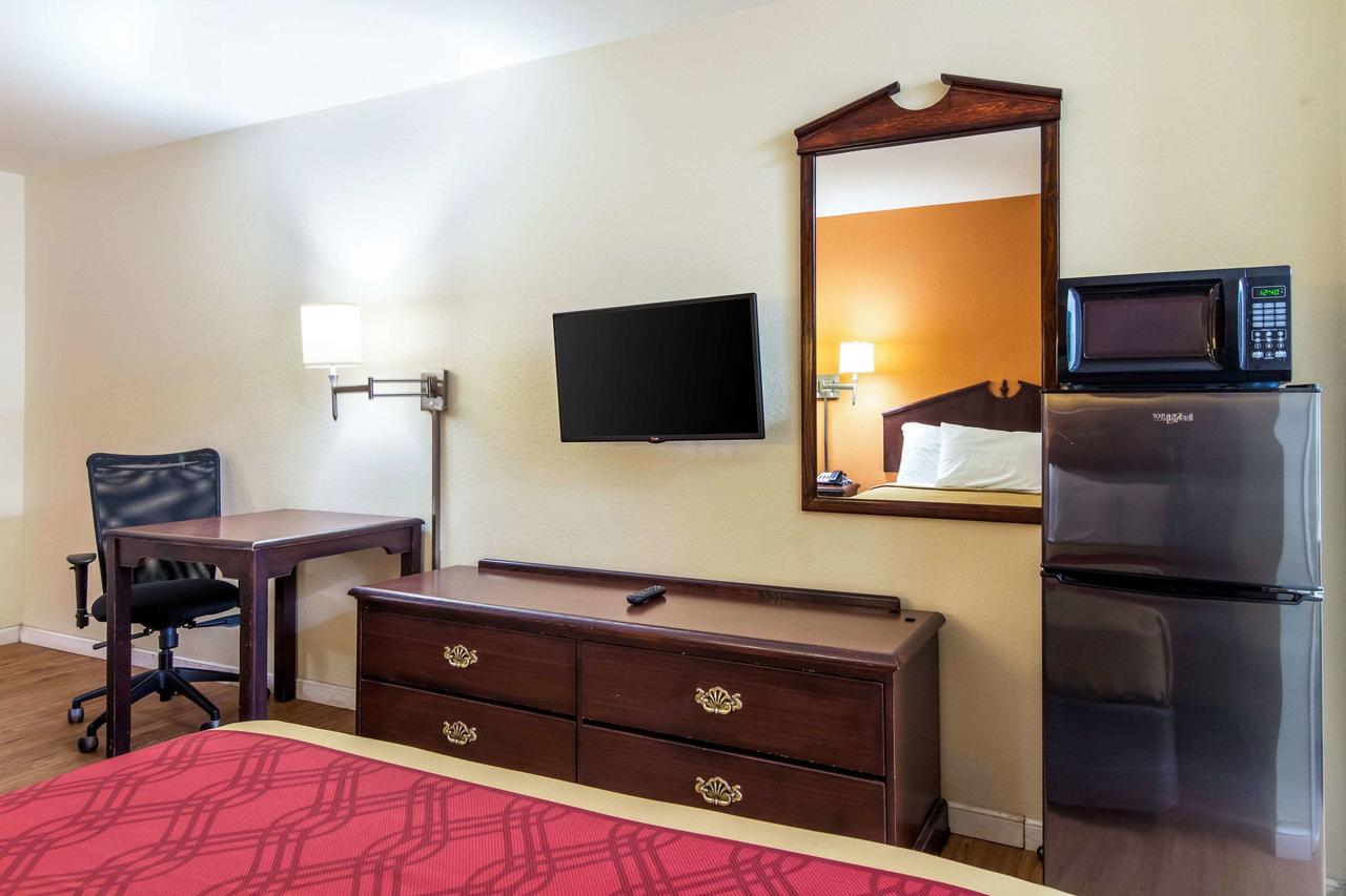 Econo Lodge Inn & Suites - thumb 7