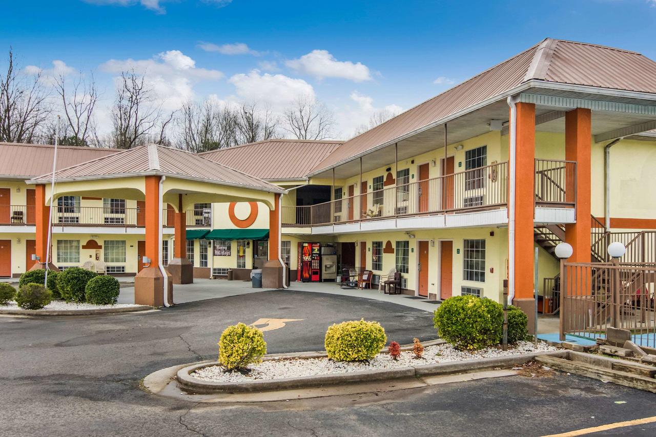Econo Lodge Inn & Suites - thumb 11