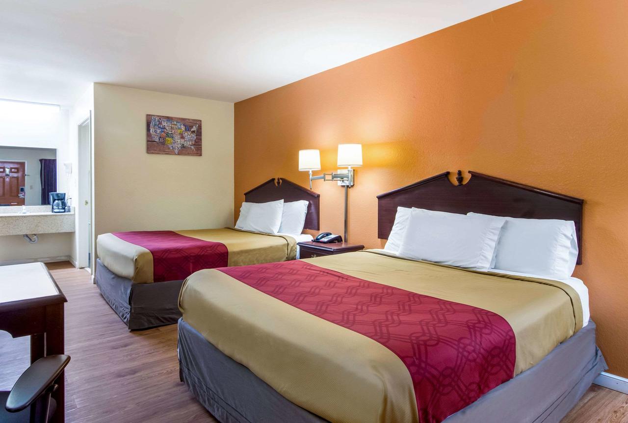 Econo Lodge Inn & Suites - thumb 12