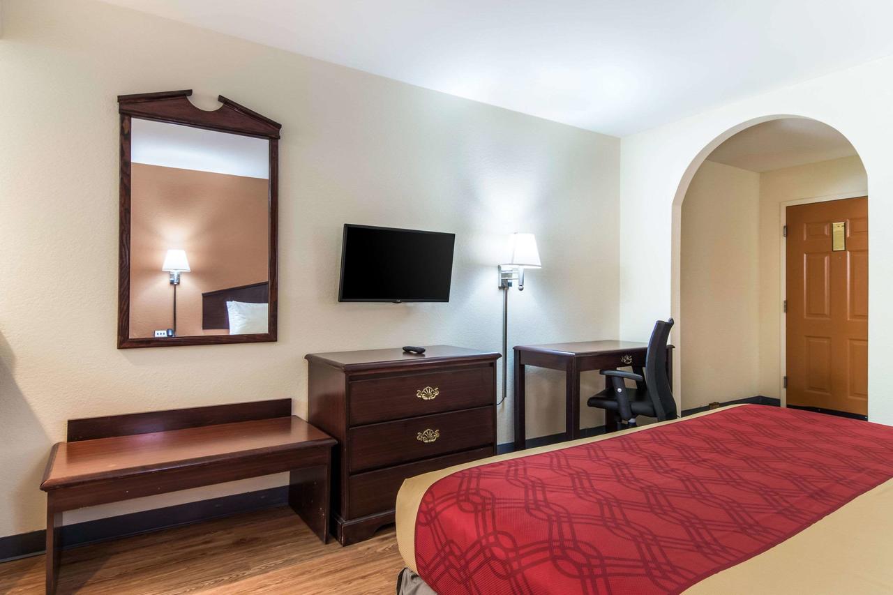 Econo Lodge Inn & Suites - thumb 29