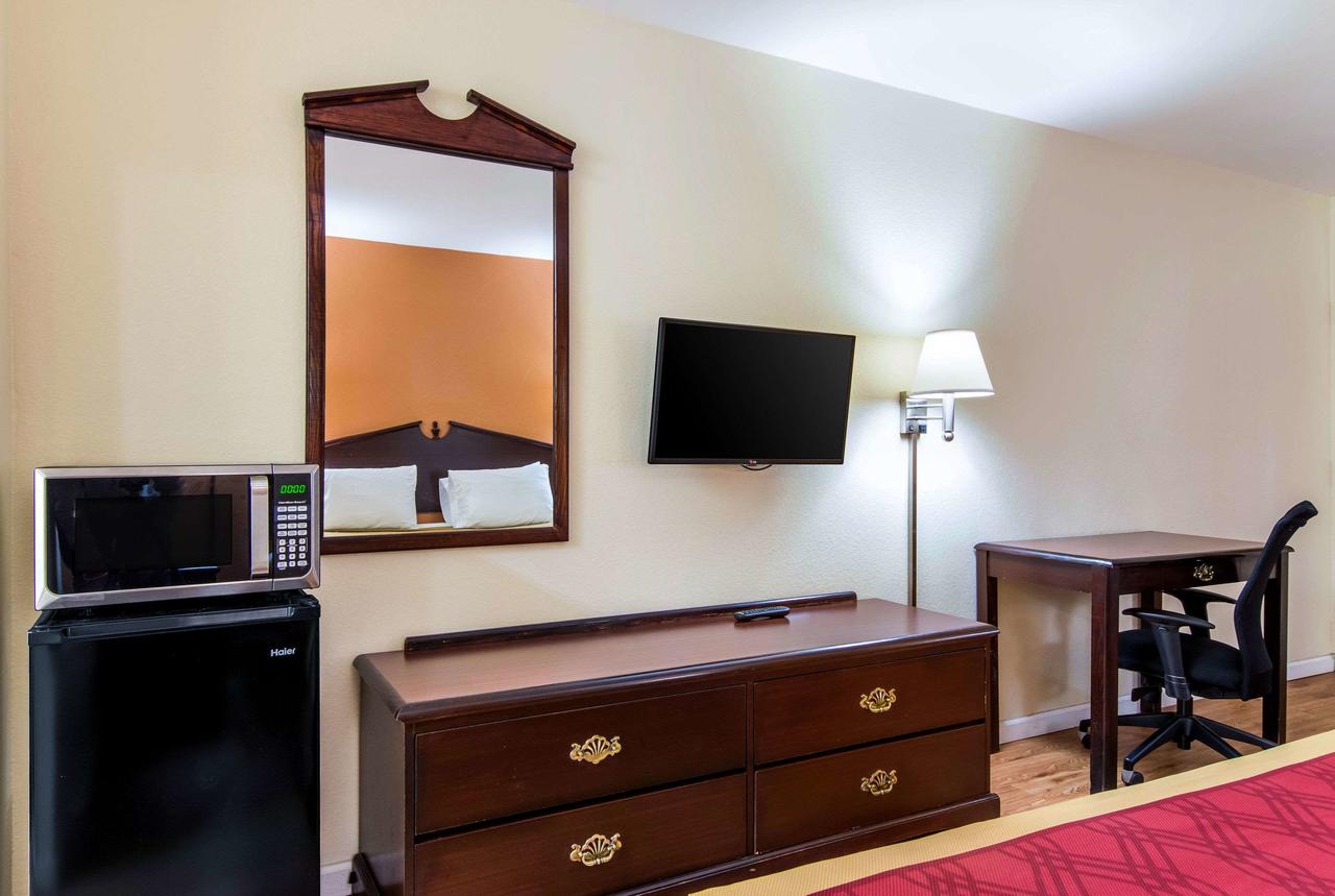 Econo Lodge Inn & Suites - thumb 21