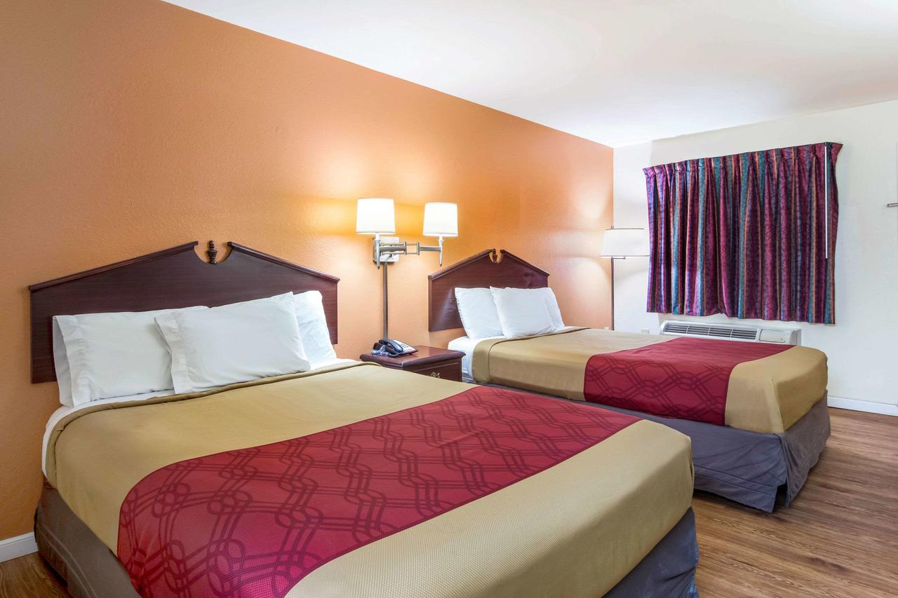 Econo Lodge Inn & Suites - thumb 34