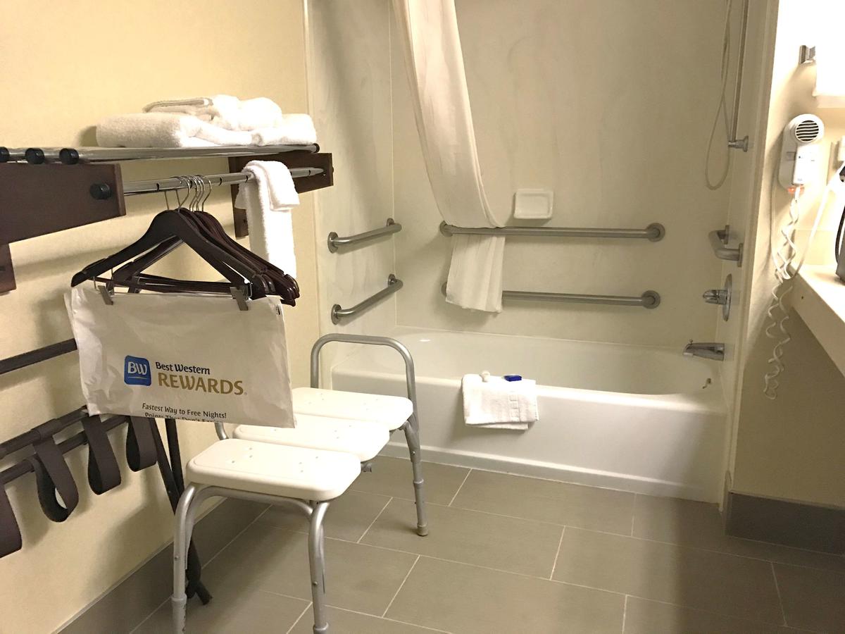 Best Western Inn & Suites - thumb 3