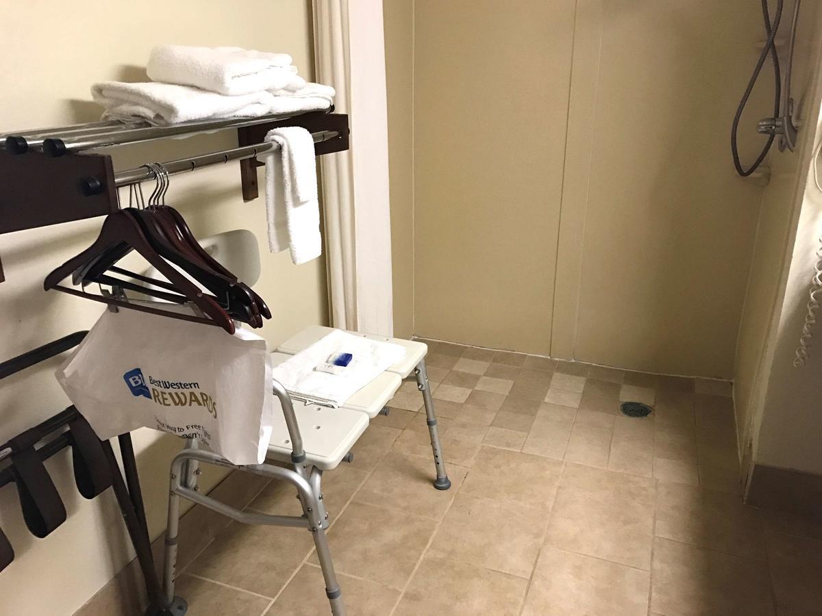 Best Western Inn & Suites - thumb 2